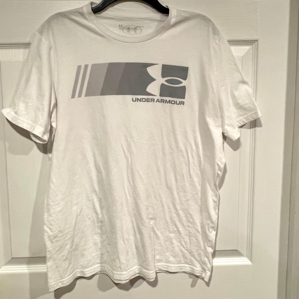 Under Armour T-Shirt. Mens Large